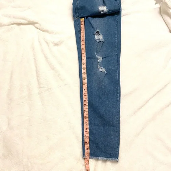 ❌SOLD❌ 3/$15 💙Frayed Hem Distressed Jeggings - Picture 9 of 10